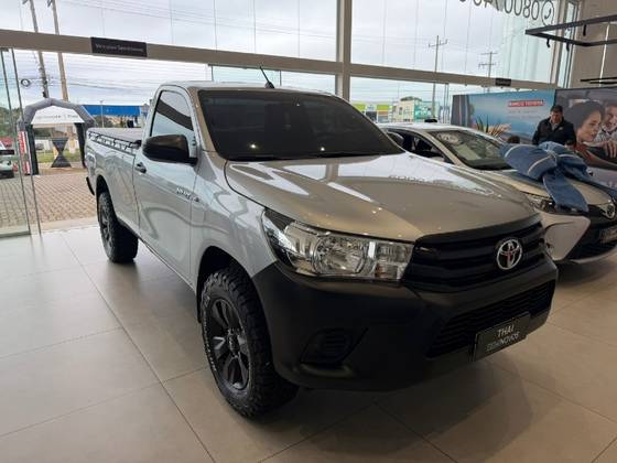 TOYOTA HILUX 2.8 D-4D TURBO DIESEL CS 4X4 MANUAL TOYOTA HILUX 2.8 D-4D TURBO DIESEL CS 4X4 MANUAL